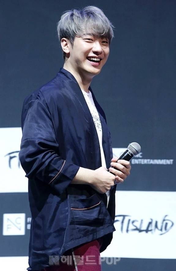 FT아일랜드 최민환, 공연 중 실신…“일시적 탈수 증세”