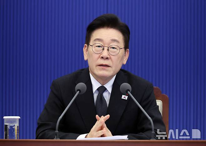 [서울=뉴시스] 고범준 기자 = 이재명 대통령이 29일 청와대에서 열린 수석보좌관회의에서 발언하고 있다. 2026.01.29. bjko@newsis.com
