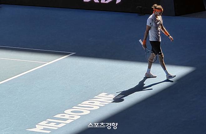 ‘새가슴’ 즈베레프를 어찌하오리까?[박준용 인앤아웃 In AO]