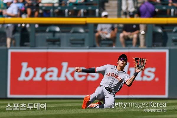 이정후, 중견수→우익수 보직 변경 확정…SF 사장 긍정적으로 받아들였다