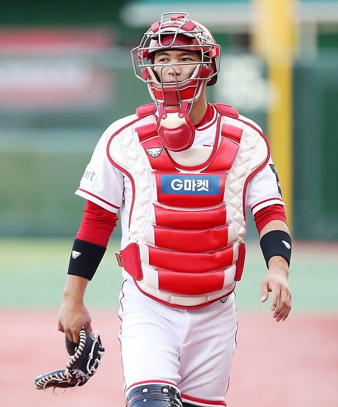 ▲ 2025년 주전 경쟁에서 밀려나며 1군에서 한 경기도 소화하지 못하는 시련을 겪은 김민식은 마음을 다잡고 2026년을 바라보고 있다 ⓒSSG랜더스