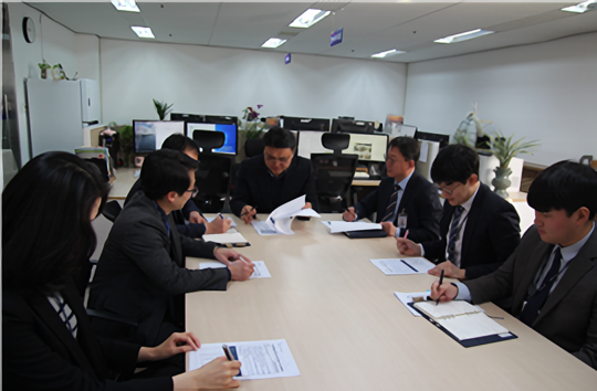 대구회생법원 개원추진단 관계자들이 모여 회의를 하고 있다. 대구지법 제공