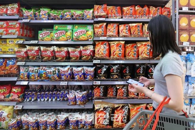 삼시 세끼의 경계가 무너지고 간식이 식사의 지위를 넘보는 스낵화 현상이 전 세계 식탁을 바꾸고 있다. (사진=연합뉴스)