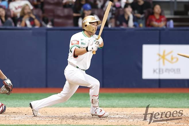 이용규가 타격에 임하고 있다. 사진 | 키움 히어로즈