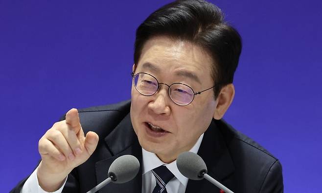 이재명 대통령이 지난달 23일 오후 울산전시컨벤션센터에서 열린 ‘울산의 마음을 듣다’ 타운홀 미팅에서 발언하고 있다. 청와대사진기자단