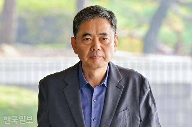 곽상도 전 국민의힘 의원이 2023년 10월 25일 서울 서초구 서울중앙지검으로 출석하고 있다. 최주연 기자