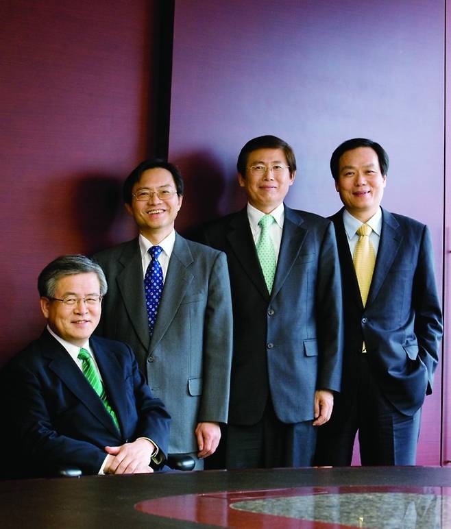 율촌의 창업자들(왼쪽부터) 우창록, 윤세리, 한봉희, 강희철 변호사 / 사진제공=법무법인 율촌