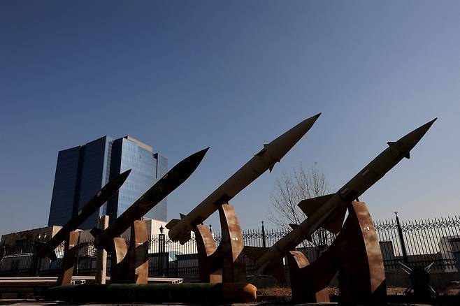 지난달 31일(현지시간) 이란 테헤란의 한 공원에 전시된 이란 미사일들. 1월 31일(현지시간). 로이터연합뉴스