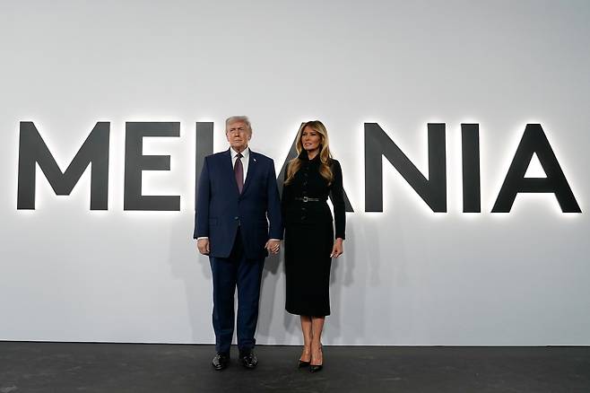 U.S. President Donald Trump, left, and first lady Melania Trump arrive for the premiere of her movie "Melania" at The Trump-Kennedy Center in Washington on Jan. 29. [AP/YONHAP]