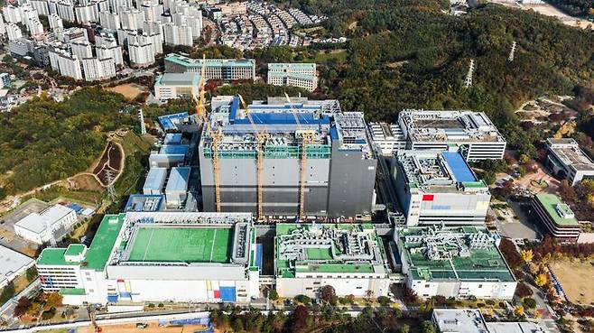 [서울=뉴시스]삼성전자는 18일 기흥캠퍼스에서 차세대 반도체 R&D단지 'New Research & Development-K'(NRD-K) 설비 반입식을 개최했다. (사진 = 삼성전자) photo@newsis.com   *재판매 및 DB 금지