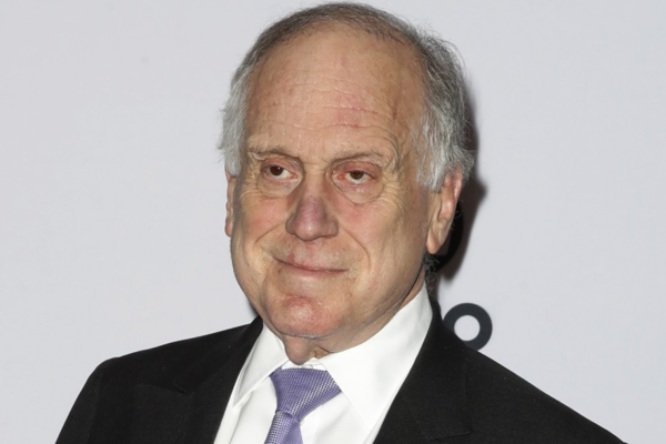 케빈 워시 연방준비제도(Fed·연준) 의장 후보자의 장인인 로널드 로더. 그는 미국의 글로벌 화장품 회사인 에스티 로더를 설립한 에스티 로더의 둘째 아들이자 가문의 상속자다. 로더는 도널드 트럼프 대통령과 펜실베이니아대 와튼스쿨 동문으로 약 60년간 알고 지낸 든든한 정치 자금 후원자이기도 하다. 존 볼턴 전 미국 백악관 국가안보보좌관은 2018년 말 트럼프 대통령이 처음 그린란드 매입에 관심을 갖게 된 배경에도 로더의 조언이 있었다고 밝혔다. 차기 연준 의장 후보군에서 가장 매파 성향이 강한 것으로 평가되는 워시 후보자가 트럼프 대통령의 최종 낙점을 받은 데에는 로더의 영향도 있었을 것으로 추정된다. EPA연합뉴스