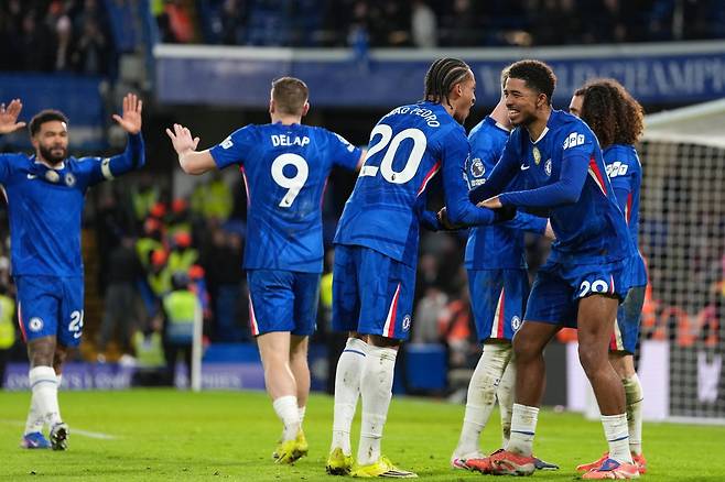 첼시 선수들이 1일(한국시간) 웨스트햄과 홈경기 도중 득점한 뒤 기뻐하고 있다. 런던｜AP뉴시스