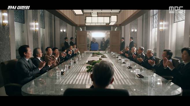 ‘판사 이한영’ 지성, 그림자 정부 입성…욕조 채운 ‘특활비’에 경악 (종합)