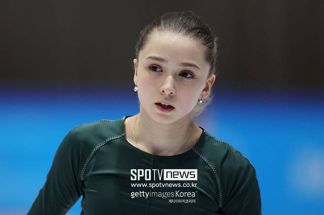 ▲ 피겨 스케이팅 최저 연령 제한이 17세로 상향 조정되는 등 제2의 발리예바 사태를 막기 위한 규정 변화가 일어났음에도, 정작 당사자는 과거의 얼룩을 무시하고 팬들의 환호를 받으며 복귀했다. 2022 베이징 올림픽 당시 발리예바.