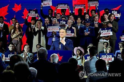 캐나다 보수당 전당대회 연설하는 포일리에브르 [로이터 연합뉴스. 재판매 및 DB 금지]