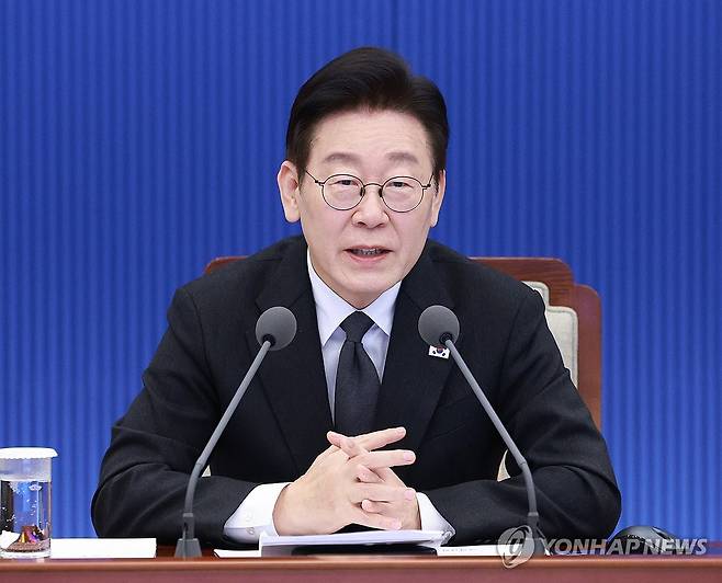 이재명 대통령, 수석보좌관회의 발언 (서울=연합뉴스) 한상균 기자 = 이재명 대통령이 29일 청와대에서 열린 수석보좌관회의에서 발언하고 있다. 2026.1.29 xyz@yna.co.kr