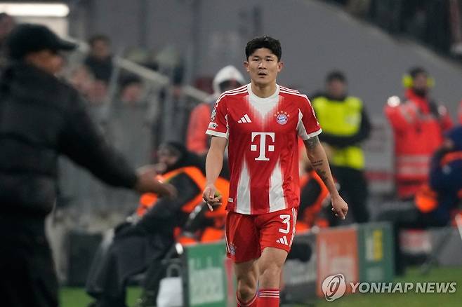 교체되는 김민재 [AP=연합뉴스]