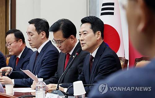 모두발언 하는 장동혁 대표(서울=연합뉴스) 이동해 기자 = 국민의힘 장동혁 대표가 2일 국회에서 열린 최고위원회의에서 모두발언을 하고 있다. 2026.2.2 eastsea@yna.co.kr