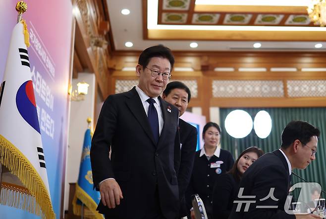이재명 대통령이 30일 청와대에서 열린 국가창업시대 전략회의 'K-스타트업이 미래를 만든다'를 마친 뒤 이동하고 있다. 2026.1.30/뉴스1 ⓒ News1 허경 기자