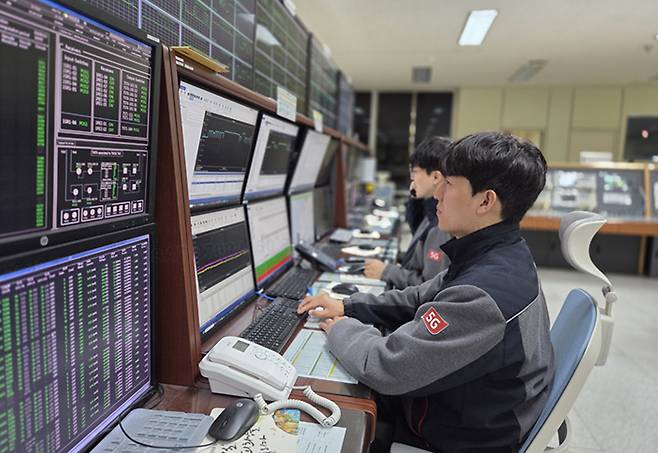 KT SAT은 용인위성관제센터를 통해 K-라드큐브 사업의 위성 관제와 지상국 운영을 아우르는 통합 관제∙운영을 수행할 예정이다.(KT SAT 제공)