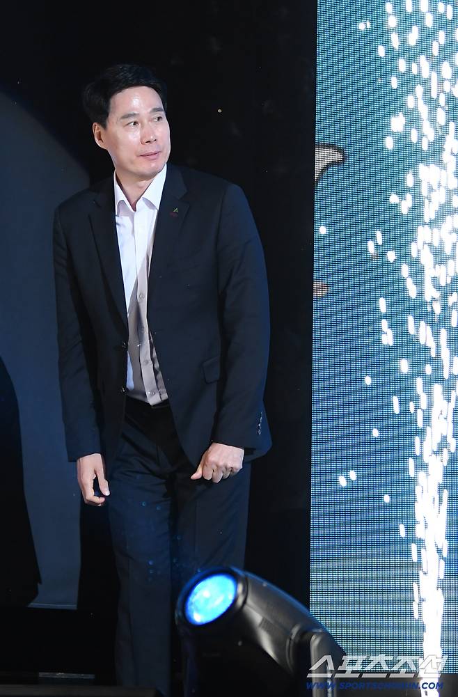 2025-2026 V리그 올스타전이 25일 춘천시 호반체육관에서 열렸다. 강성형 감독이 입장하고 있다. 춘천=박재만 기자 pjm@sportschosun.com/2026.01.25/