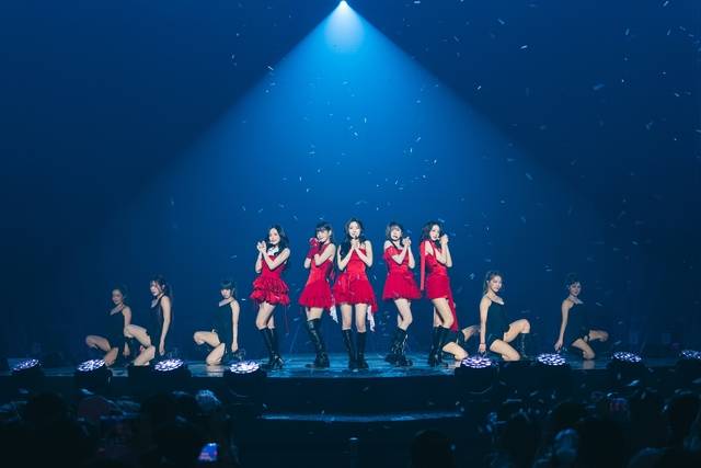 그룹 프로미스나인의 박지원 이채영 백지헌 송하영 이나경(왼쪽부터)은 1월 30일부터 1일까지 서울 성북구 고려대학교 화정체육관에서 월드투어 'NOW TOMORROW.(나우 투모로우.)' 앙코르 콘서트를 개최하고 팬과 만났다./어센드