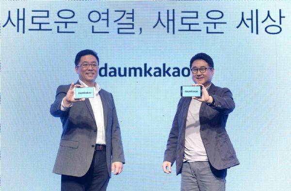 2014년 다음카카오 합병 기자 간담회 사진. 당시 다음카카오 최세훈 공동대표(왼쪽), 다음카카오 이석우 공동대표 (사진=지디넷코리아 DB)