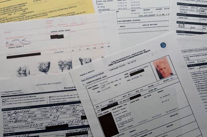 미 법무부는 지난달 30일 엡스타인 사건 관련 문서 약 300만건과 사진 18만건, 영상 2000건을 공개했다. AP연합뉴스