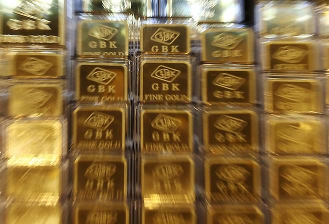 1일 오후 서울 시내 금은방에 골드바가 진열돼 있다.뉴스1