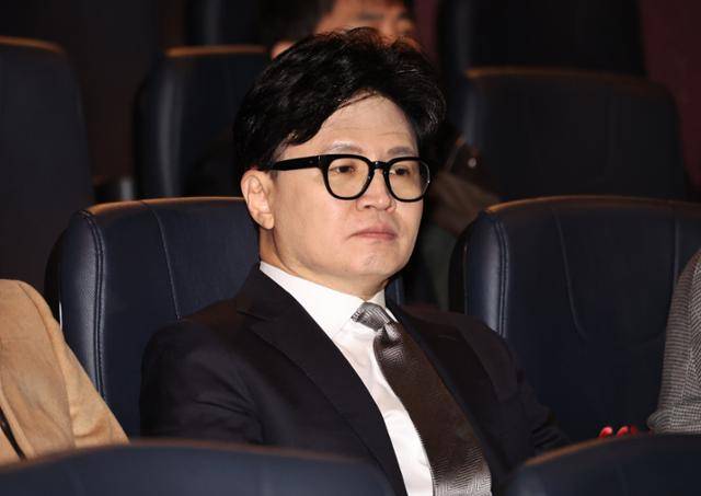 한동훈 전 국민의힘 대표가 1월 28일 서울 영등포구 한 영화관에서 '잊혀진 대통령: 김영삼의 개혁시대' 영화 상영 시작을 기다리고 있다. 뉴시스