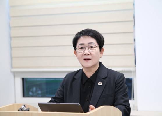 박 의원이 민주당 당론으로 대표 발의한 ‘충남대전특별시 설치 및 경제과학국방중심도시 특별법안’에 대해 설명하고 있다 [사진=강일 기자]