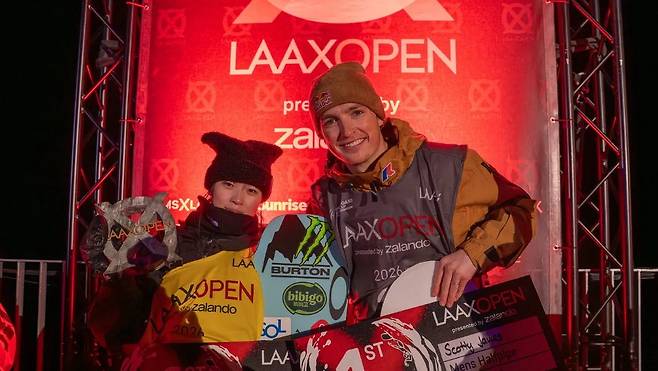 스위스 락스 월드컵에서 우승을 차지한 최가온(왼쪽)과 스코티 제임스. [사진 FIS 홈페이지]