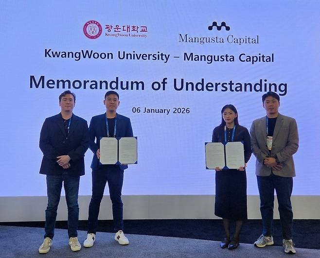 좌측부터 Mangusta Capital Louis Jin Diesel 파트너, 케빈 장 대표, 광운대산학협력단 임해주 주임, 장종찬 직원