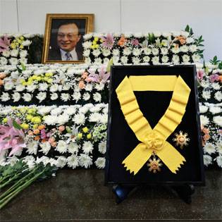 ▲ 27일 서울 종로구 서울대학교병원 장례식장에 마련된 이해찬 전 국무총리의 빈소에 이재명 대통령이 추서한 국민훈장 무궁화장이 세워져 있다. 2026.1.27 [사진공동취재단]