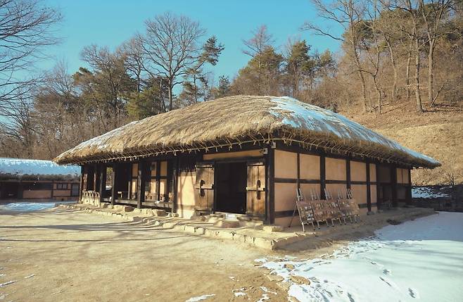 김유정 생가, 이엉을 올린 수수한 초가집이 아름답다(사진=안규림)