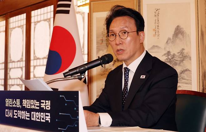 김민석 국무총리가 2일 서울 종로구 총리공관에서 열린 출입기자 간담회에서 모두발언을 하고 있다. 뉴스1