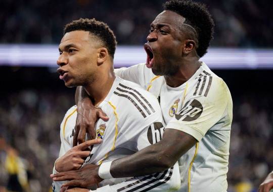 킬리안 음바페(앞쪽)와 비니시우스 주니오르(뒤쪽). 사진[로이터통신=연합뉴스]