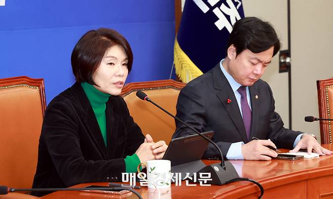 한정애 더불어민주당 정책위의장이 1일 서울 여의도 국회에서 현안 관련 기자간담회를 하고 있다. 2026.2.1. [김재훈 기자]