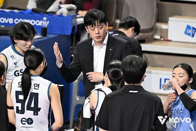 [서울=뉴시스]여자배구 GS칼텍스 이영택 감독. (사진=KOVO 제공)