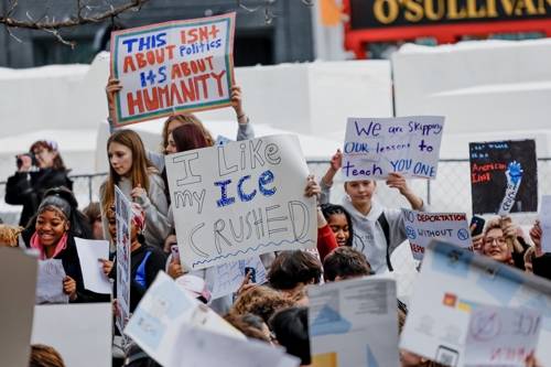 현지시간 30일 ICE 이민단속 반대 시위에 참여한 조지아주 한 고등학교 학생들 [EPA=연합뉴스]