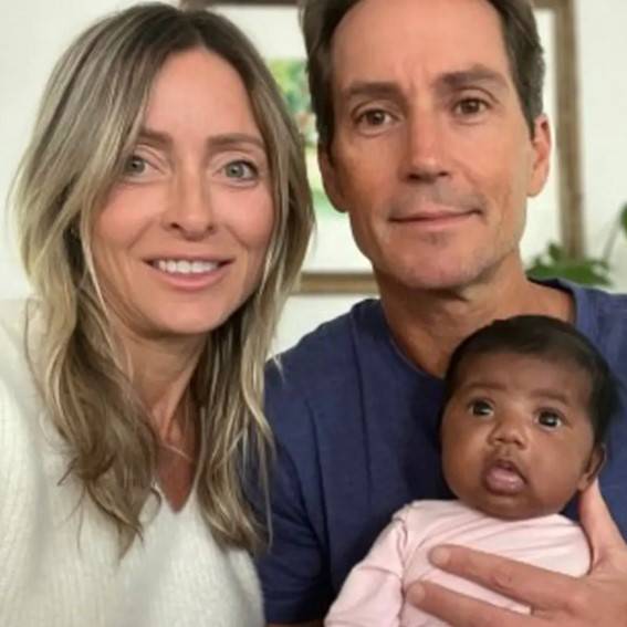 배아 뒤바뀜 사고로 흑인 아이를 출산한 백인 부부 [뉴욕포스트]