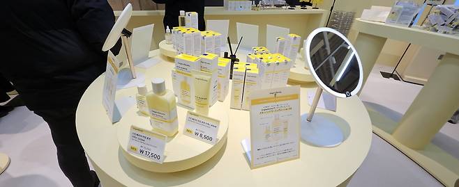 온그리디언츠의 대표 제품인 ‘스킨 베리어 카밍 로션’. 박윤희 기자