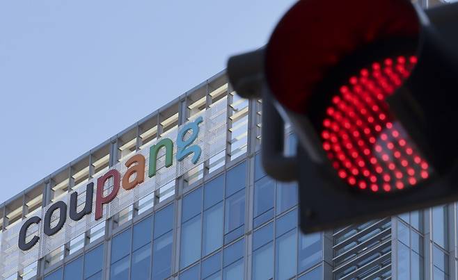 쿠팡이 2020년부터 2024년까지 5년간 미국 쿠팡Inc 측에 2조5000억원 이상을 이전한 사실이 알려지면서 논란이 일고 있다. 사진은 서울 송파구 쿠팡 본사 ⓒ시사저널 박정훈