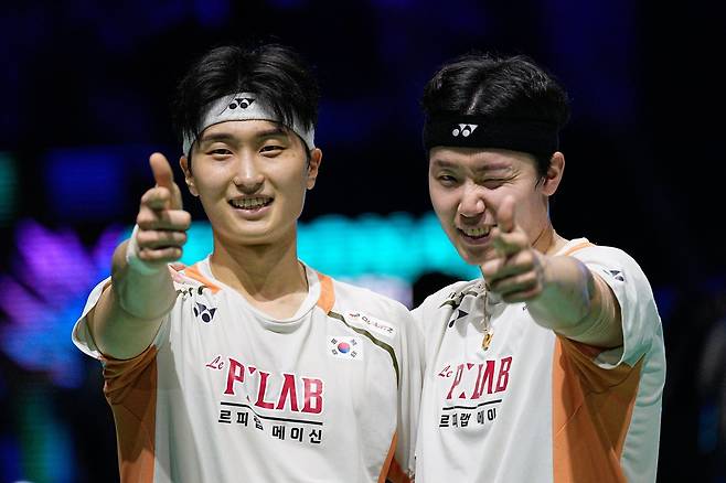 배드민턴국가대표팀은 아시아남녀단체선수권을 앞두고 서승재(오른쪽)가 어깨부상으로 이탈한 탓에 김원호(왼쪽)의 파트너를 찾아야 한다. AP뉴시스