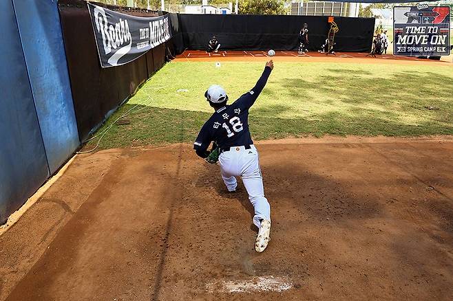 ▲ 세 번째 불펜 피칭에서 52구를 던지며 순조로운 페이스를 선보이고 있는 타무라 이치로 ⓒ두산베어스