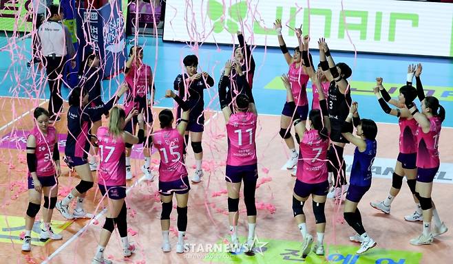 [한번에쓱] 레베카 25득점, 최은지 12득점 흥국생명, '압도적인 조이-시마무라 54득점'을 눌렀다!