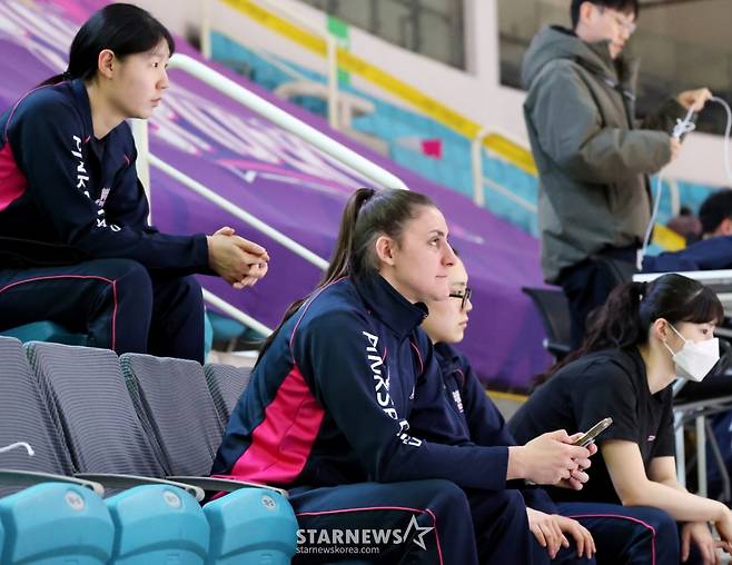 [한번에쓱] 레베카 25득점, 최은지 12득점 흥국생명, '압도적인 조이-시마무라 54득점'을 눌렀다!