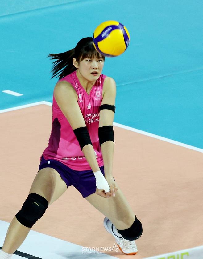 [한번에쓱] 레베카 25득점, 최은지 12득점 흥국생명, '압도적인 조이-시마무라 54득점'을 눌렀다!