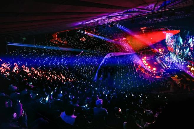 "피어나와 함께라면!" 르세라핌, 월드투어 완벽 마침표