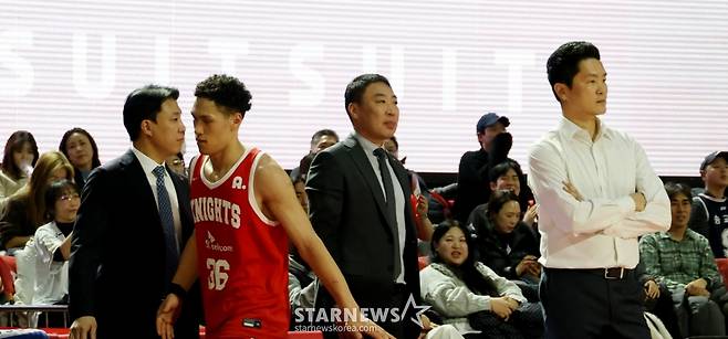 [카메라톡스]끈끈하게 물고늘어지고 싶었던 다니엘 '허웅의 미친 3점슛에 속수무책'  결국 5반칙으로 퇴장